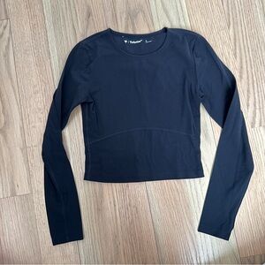 Aritzia TnAction TNABUTTER bound long sleeve